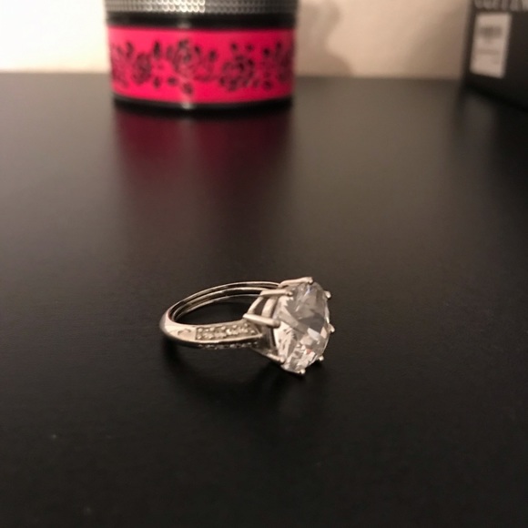 New statement ring - Picture 2 of 7